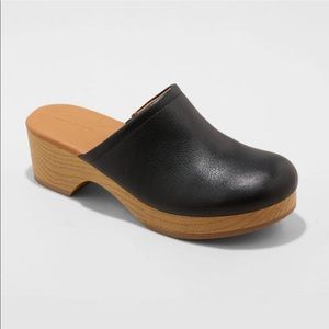 NWOT universal thread - magnolia clogs